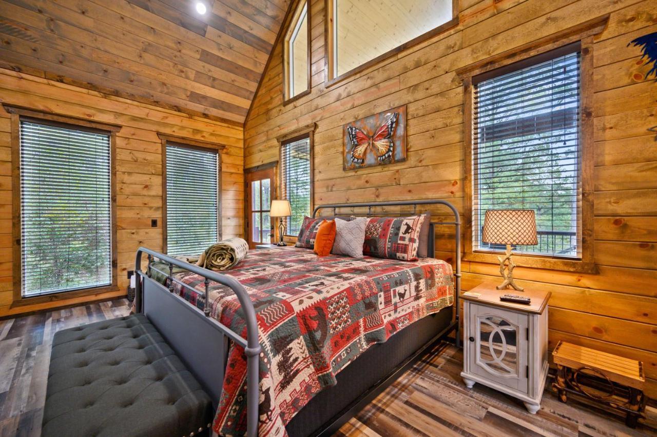 The Adirondack Honeymoon Hot Tub Soaking Tub Wood Burning Fireplace Stephens Gap Extérieur photo