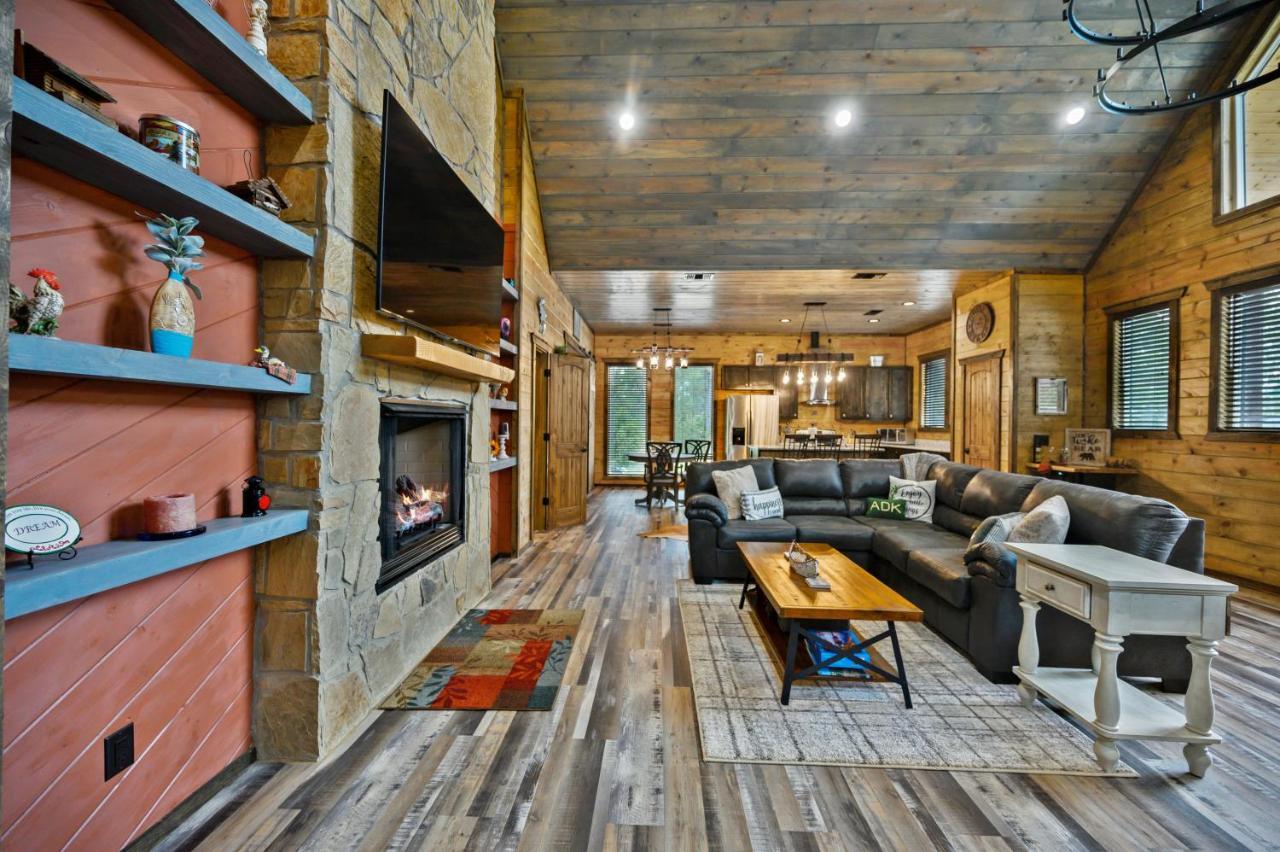 The Adirondack Honeymoon Hot Tub Soaking Tub Wood Burning Fireplace Stephens Gap Extérieur photo