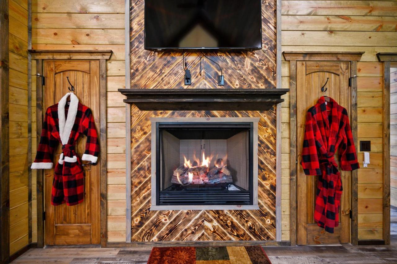 The Adirondack Honeymoon Hot Tub Soaking Tub Wood Burning Fireplace Stephens Gap Extérieur photo