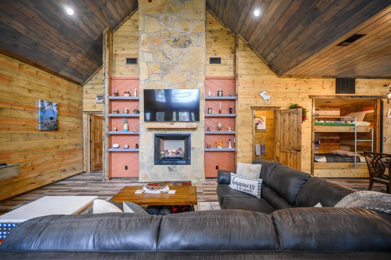 The Adirondack Honeymoon Hot Tub Soaking Tub Wood Burning Fireplace Stephens Gap Extérieur photo