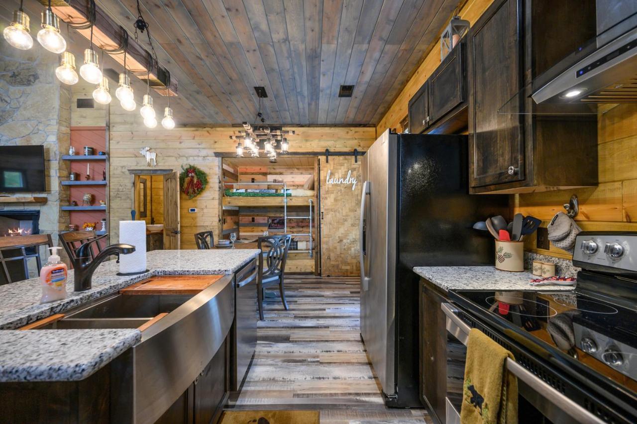 The Adirondack Honeymoon Hot Tub Soaking Tub Wood Burning Fireplace Stephens Gap Extérieur photo