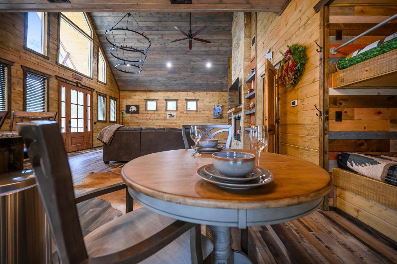 The Adirondack Honeymoon Hot Tub Soaking Tub Wood Burning Fireplace Stephens Gap Extérieur photo