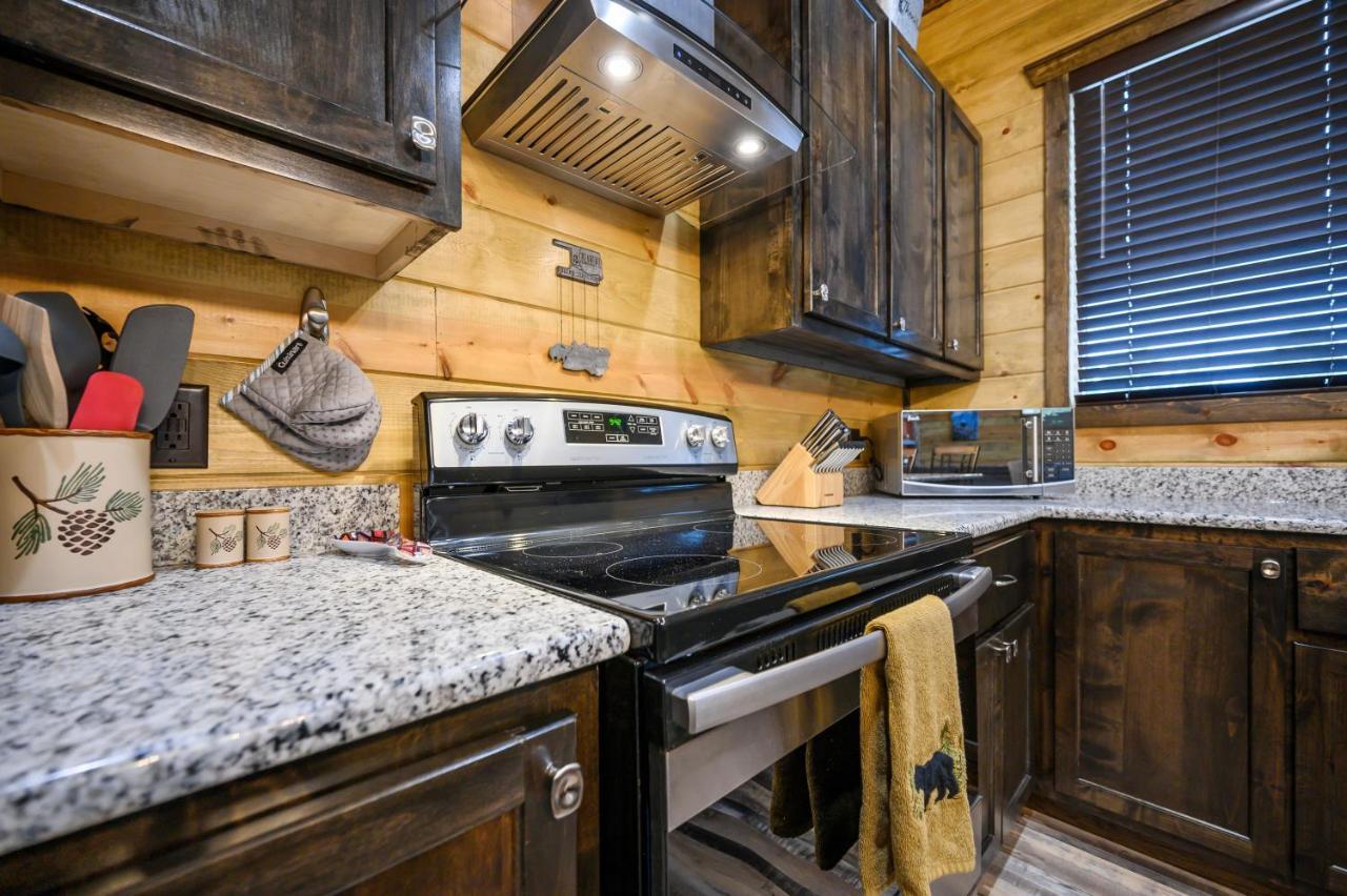 The Adirondack Honeymoon Hot Tub Soaking Tub Wood Burning Fireplace Stephens Gap Extérieur photo