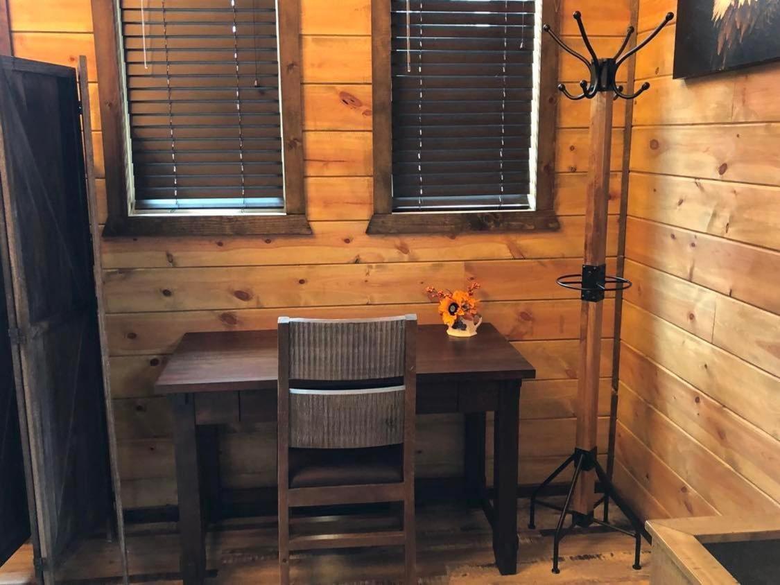 The Adirondack Honeymoon Hot Tub Soaking Tub Wood Burning Fireplace Stephens Gap Extérieur photo